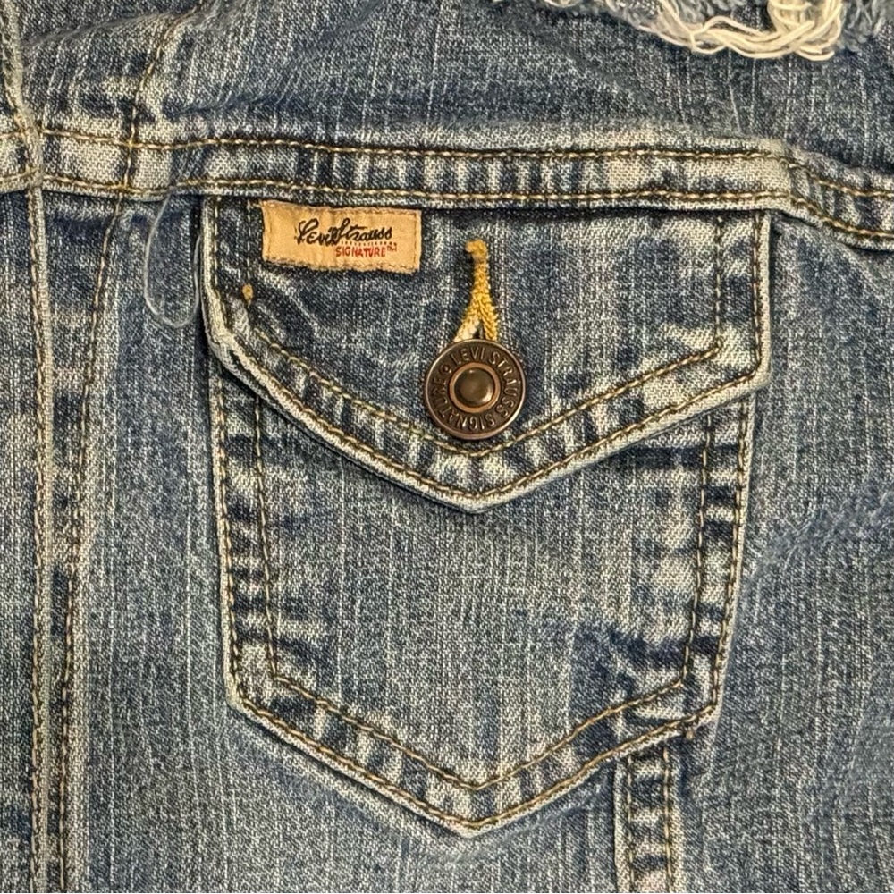 NEW Signature by Levi Stratus Heavy Distressed Rib Cage Denim Jacket Size Small - Picture 8 of 13